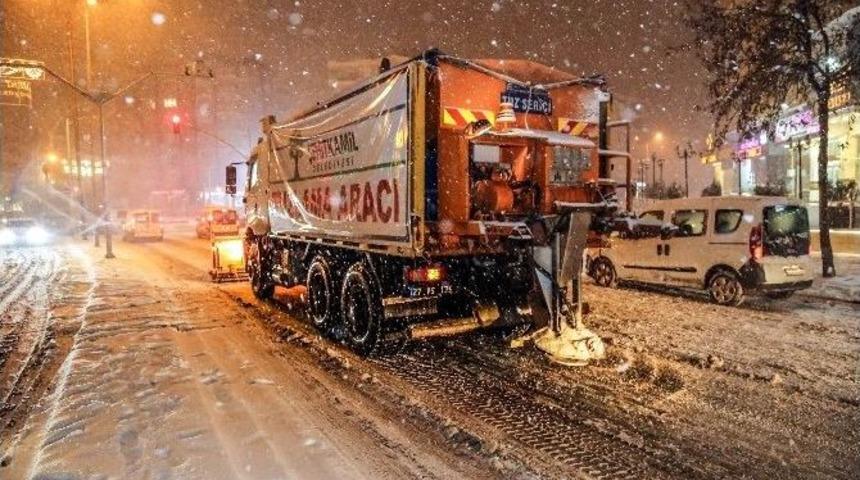 Fadıloğlu&rsquo;ndan Yoğun Kar Mesaisi
