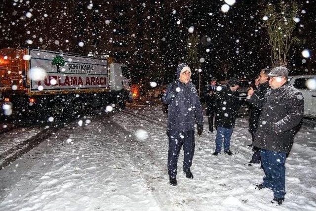 Fadıloğlu’ndan Yoğun Kar Mesaisi