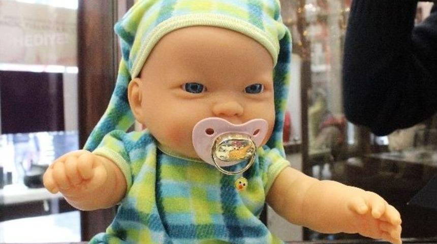 Bebeklere &rsquo;altın Emzik&rsquo;