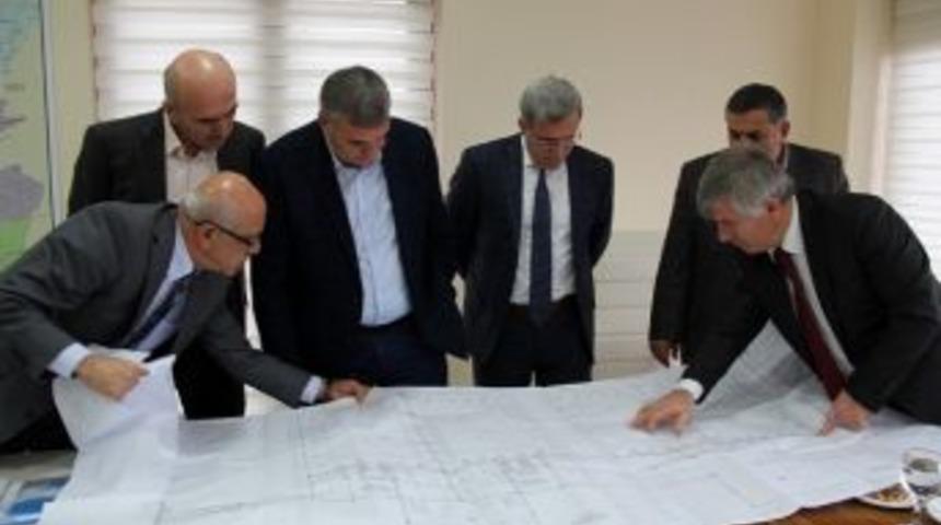 Başkan To&ccedil;oğlu&rsquo;ndan Akyazı&rsquo;ya Y&uuml;zme Havuzu M&uuml;jdesi