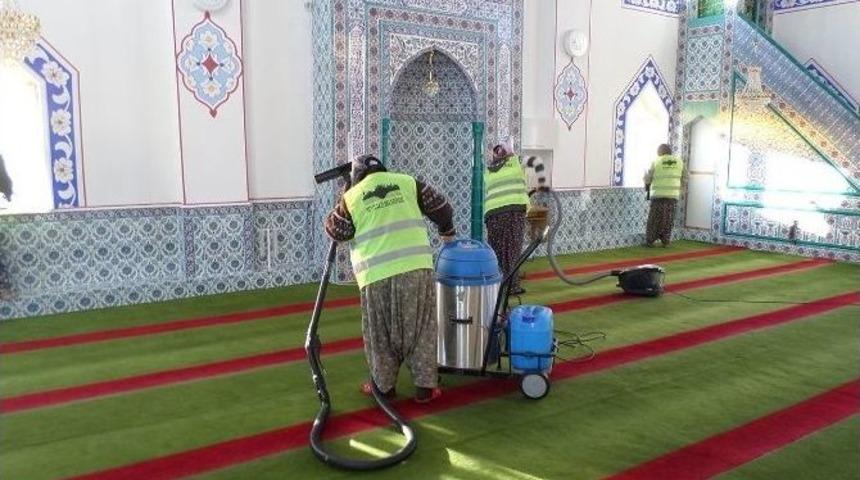 Seyitgazi&rsquo;de İbadethaneler Pırıl Pırıl