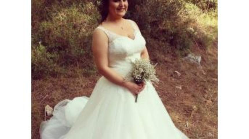 Boğazı Kesilen Gen&ccedil; Kadın