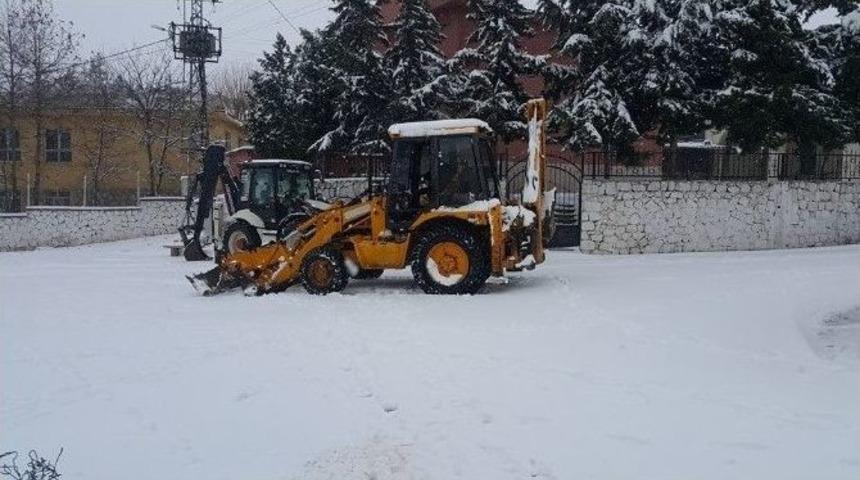 Akıncılar Beldesinde Kar Temizleme &Ccedil;alışmaları Başladı