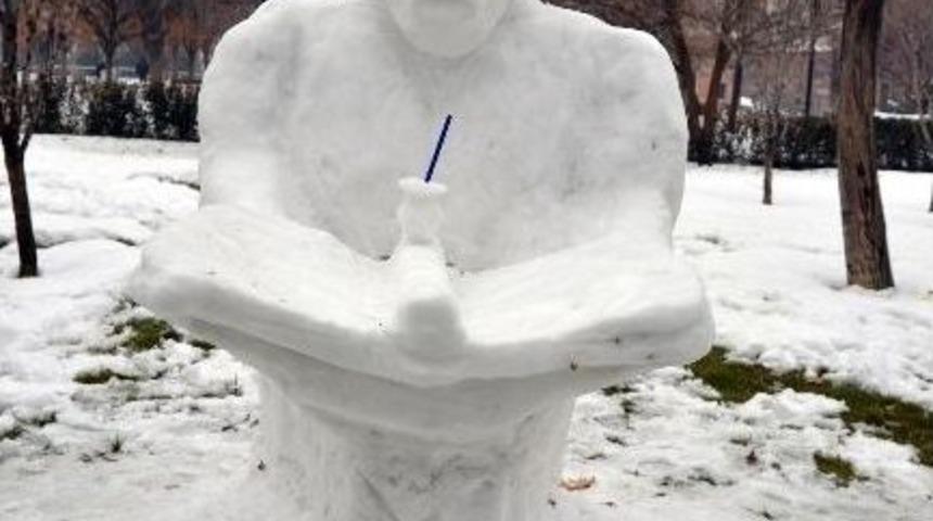 Kardan &rsquo;mimar Sinan&rsquo; Heykeli