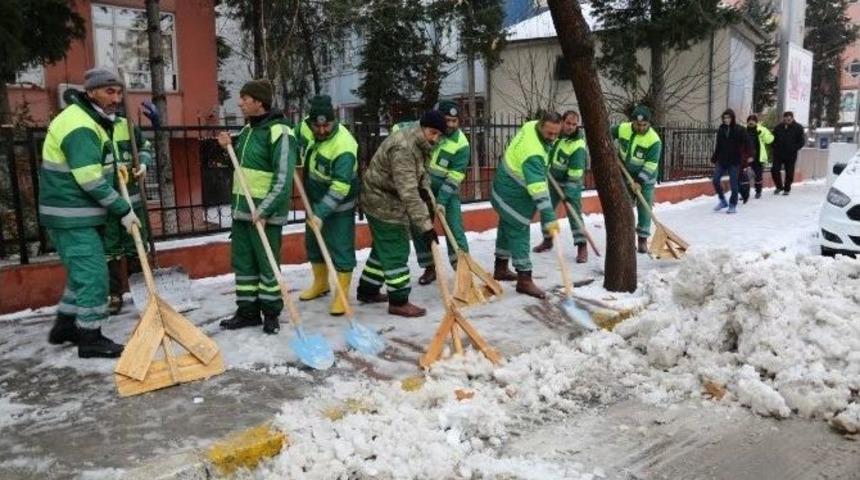 Adıyaman&rsquo;da Kar Temizleme &Ccedil;alışmaları