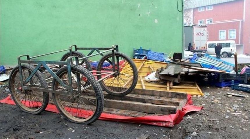 Seyyar Satıcıların Tezgahları Kırıldı