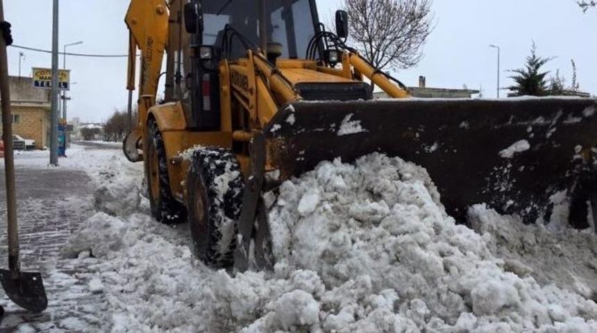 Kaymaklı Belediye Ekipleri Kar Temizleme &Ccedil;alışmalarında Bulundu