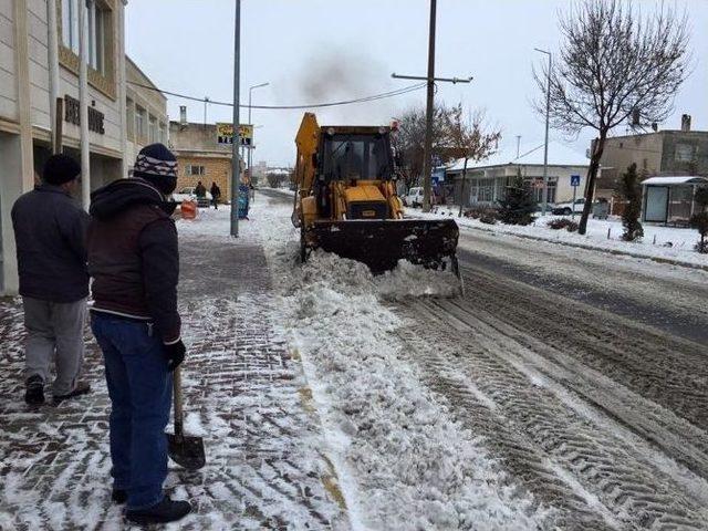 Kaymaklı Belediye Ekipleri Kar Temizleme Çalışmalarında Bulundu