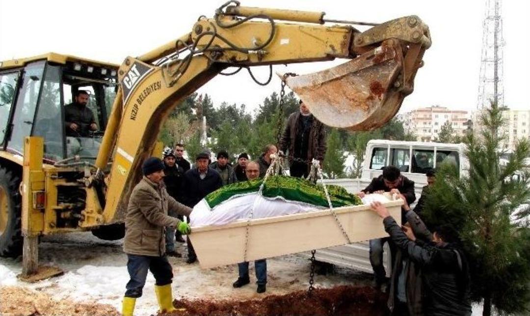 290 Kiloluk Obezite Hastası Kep&ccedil;e Yardımıyla Defnedildi