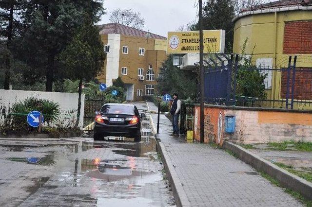 Okulda Taciz İddiası Sonrası Görevden Alınan Öğretmene Öğrencilerinden Destek