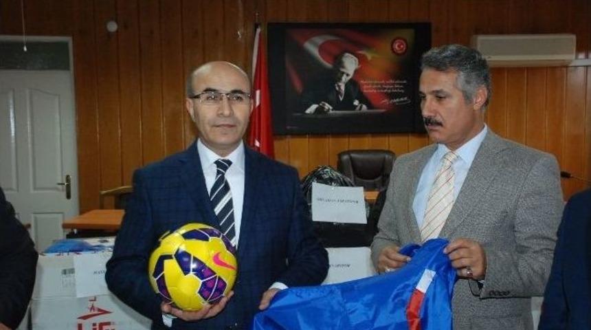 Amat&ouml;r Spor Kul&uuml;plerine Malzeme Desteği