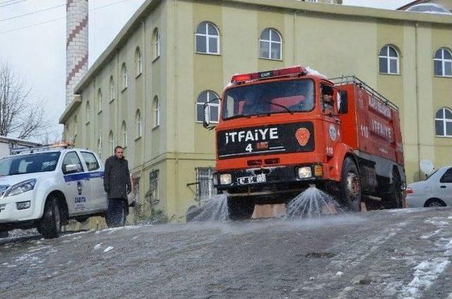 Alaplı Belediyesi Karla Mücadelede Bin Ton Deniz Suyu Kulandı