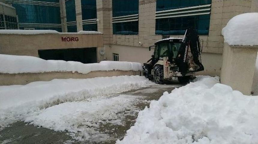 Cenaze Sahiplerine Karayolları Yetişti