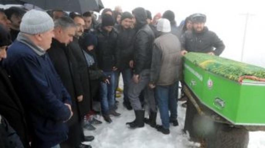 Uşak&rsquo;ta Gazdan Zehirlenerek &Ouml;len Gen&ccedil; &Ccedil;ift Toprağa Verildi