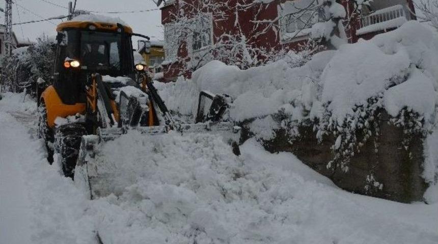 İnebolu Belediyesi, Karla M&uuml;cadelesini S&uuml;rd&uuml;r&uuml;yor