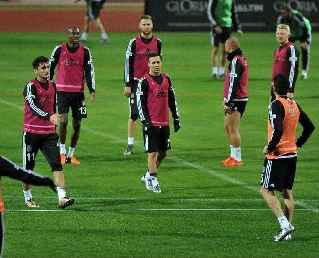Beşiktaş Kamp &Ccedil;alışmalarını S&uuml;rd&uuml;r&uuml;yor