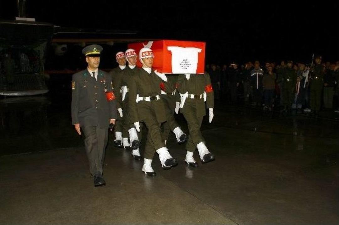 Şehit Eşi Leyla &Ouml;zdemir: &ldquo;sen Gittin, Oğlun Gelir Aşkım, &ldquo;ne Mutlu Bana Ki Şehit Eşiyim&rdquo;