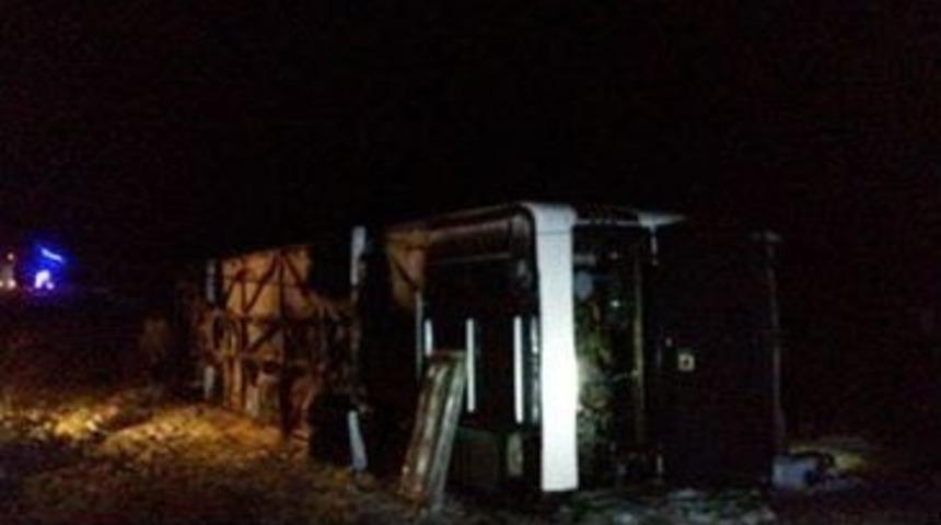 Kayseri&rsquo;de Otob&uuml;s Şarampole Devrildi: 23 Yaralı