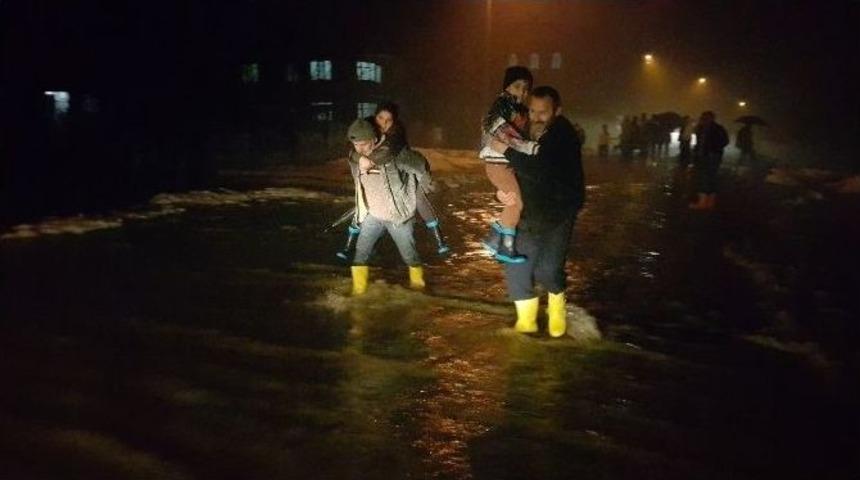 Kar Suları Dere Taşkınlarına Neden Oldu