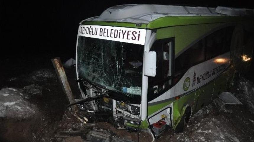 Cenaze D&ouml;n&uuml;ş&uuml; Kaza: 17 Yaralı