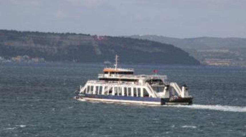 &Ccedil;anakkale&rsquo;de Deniz Ulaşımına Fırtına Engeli