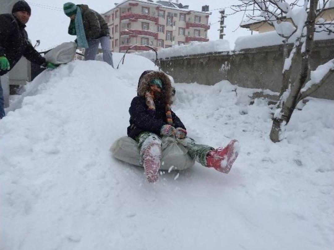 İlk Kez Kar G&ouml;ren &Ccedil;ocuklar &Ccedil;ılgına D&ouml;nd&uuml;