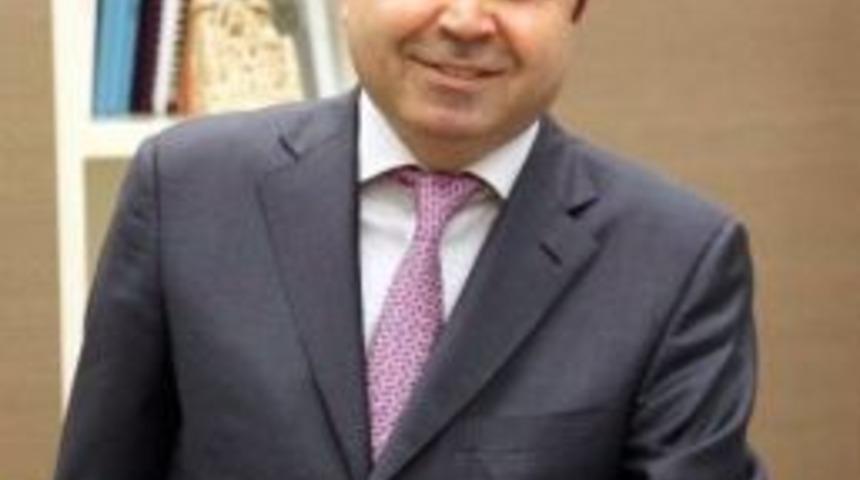 Sarkık G&ouml;z Kapağı Yaşlı G&ouml;steriyor