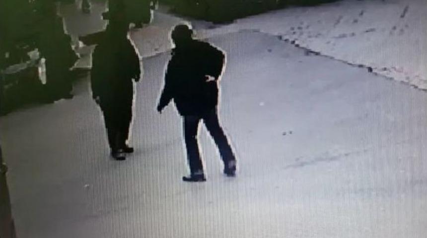 "tipi Hoşuma Gitmedi" Dediği Adamı Bı&ccedil;akladı