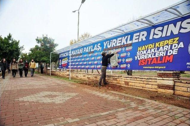 Kepez’de Askıda Elbise Kampanyası