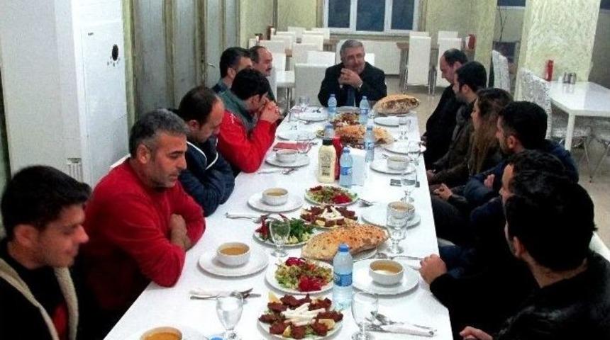 Nizip Hem Spor Kul&uuml;b&uuml;&rsquo;nden Değerlendirme Toplantısı