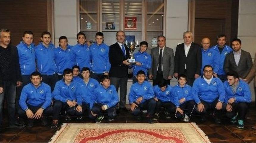 Başkan Altepe&rsquo;den Yıldızlara &Ouml;d&uuml;l