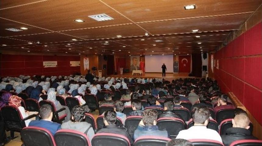 Abdurrahman Dilipak, &Uuml;mraniye&rsquo;de &Ouml;ğrencilerle Buluştu