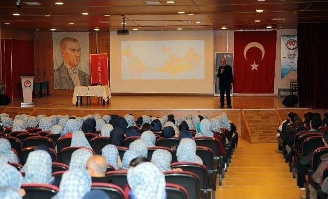 Abdurrahman Dilipak, Ümraniye’de Öğrencilerle Buluştu