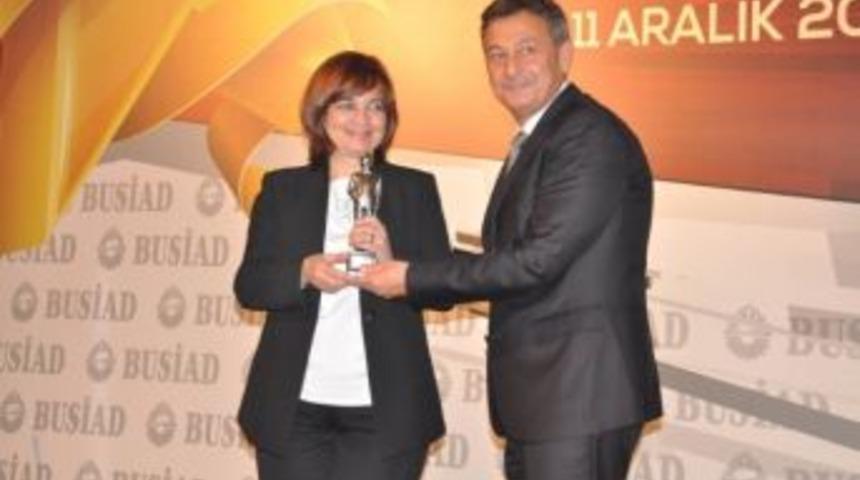 Busiad Meslek &Ouml;d&uuml;l&uuml;n&uuml; Prof. Dr. Neslihan Dostoğlu Aldı
