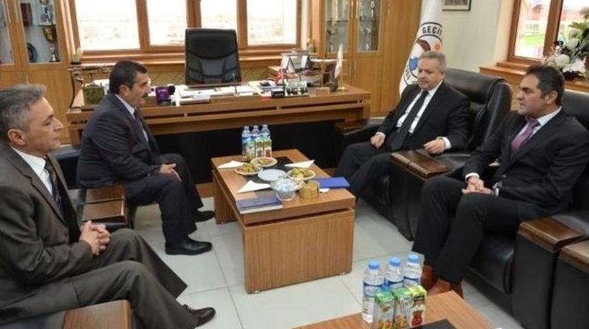 Vali Kahraman&rsquo;dan Ge&ccedil;it Belediyesine Ziyaret