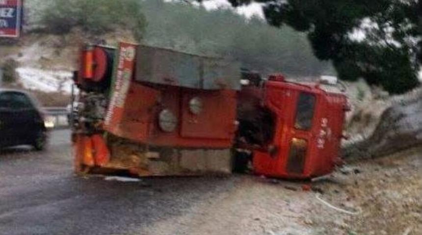 Araz&ouml;z Devrildi, 5 Orman İş&ccedil;isi Yaralandı