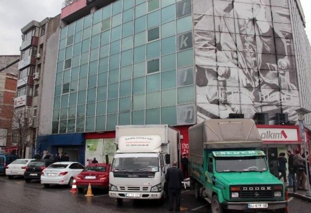 Taraf Gazetesi Haciz Memurları Eşliğinde Tahliye Edildi