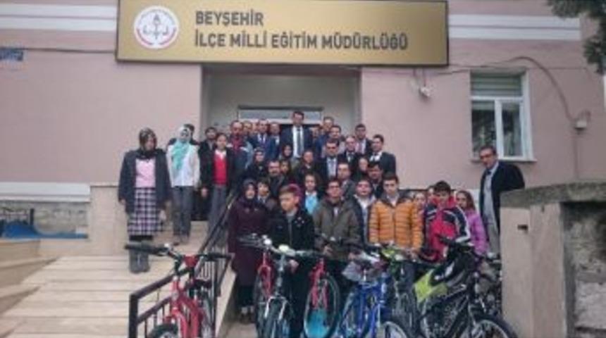 Deneme Sınavında Birinci Olan &Ouml;ğrencilere Bisiklet Hediye Edildi