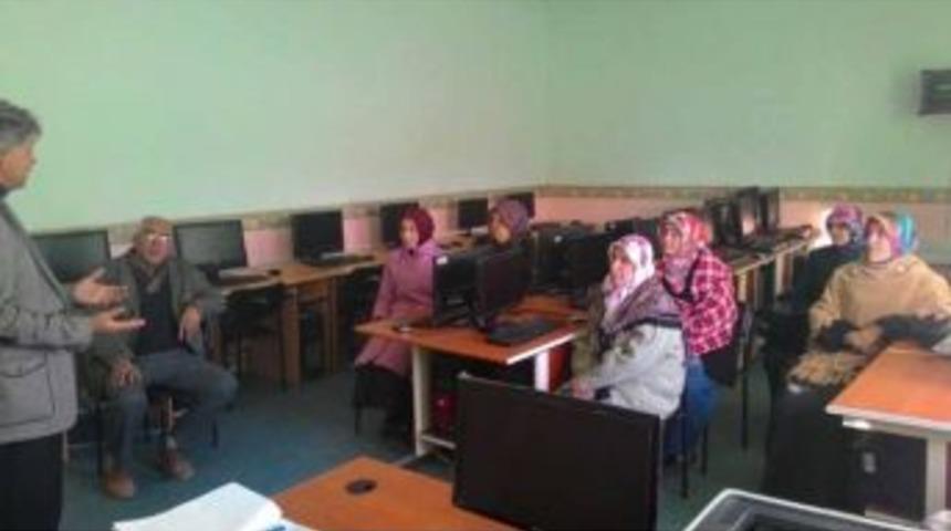 Pazarlar&rsquo;da Velilere Aile Eğitim Kursu