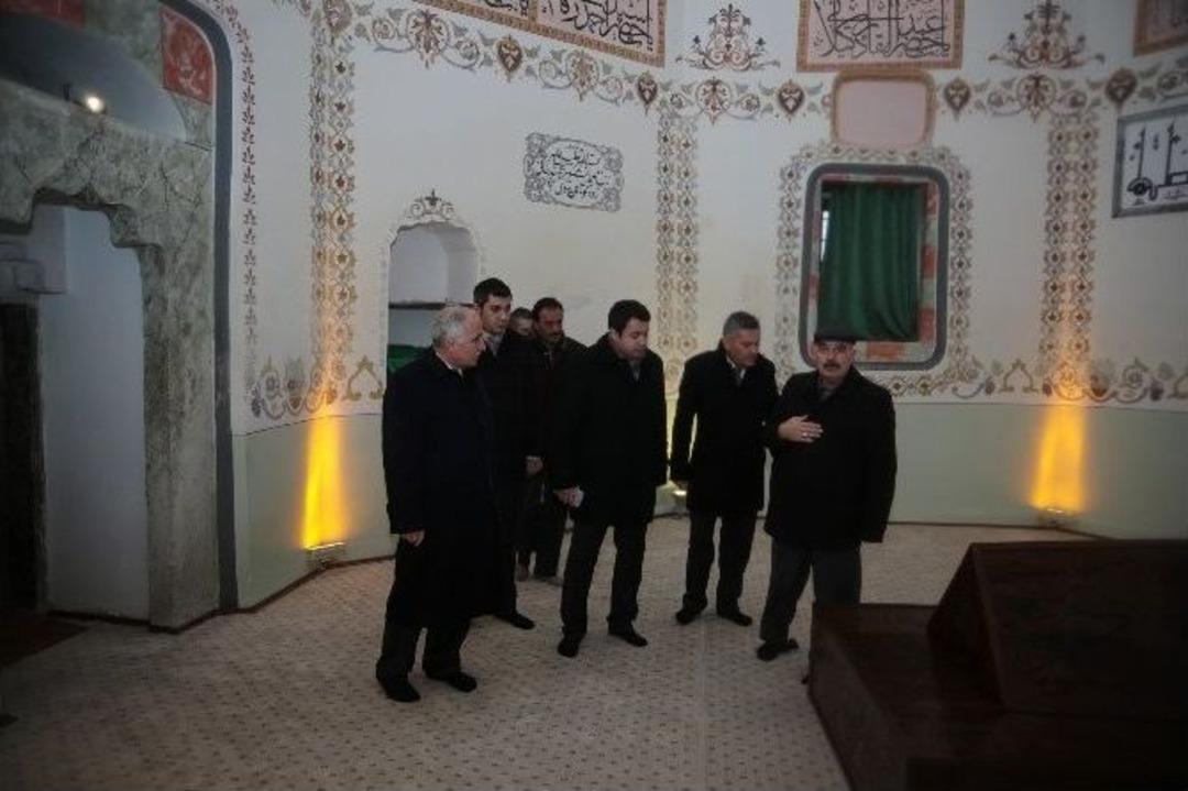 Vali Tuna Seyitgazi&rsquo;de T&uuml;rbeleri Ziyaret Etti