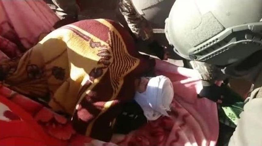 Silopi&rsquo;de 85 Yaşındaki Hastayı Asker Tahliye Etti