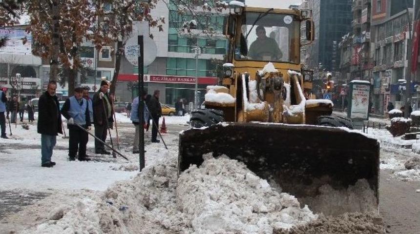 Elazığ’da 295 Köy Yolu Kapandı
