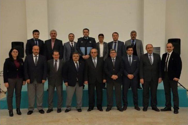 Rektör Prof. Dr. Azmi Özcan’a, ’’fahri Hemşehrilik Beratı’’ G4