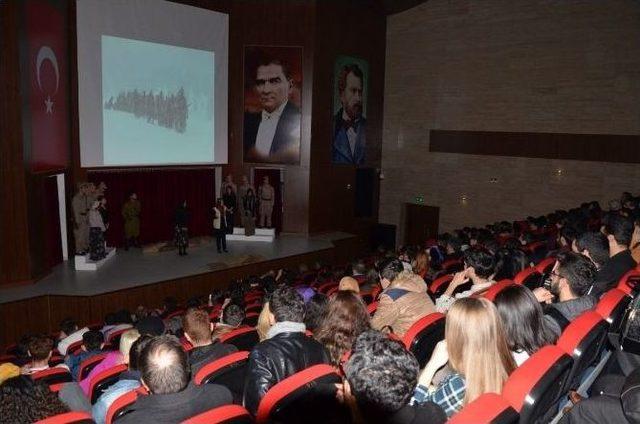 “sarıkamış” Tiyatro Oyunu Namık Kemal Üniversitesi’nde Sahnelendi