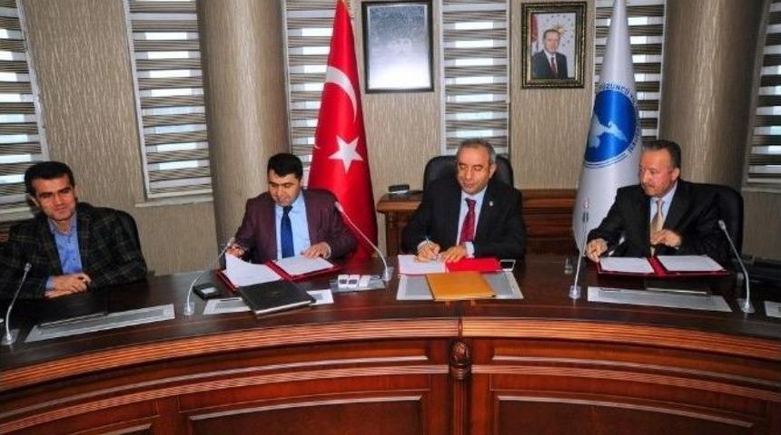 Yy&uuml; Ve Milli Eğitim M&uuml;d&uuml;rl&uuml;ğ&uuml; Arasında İşbirliği Protokol&uuml;