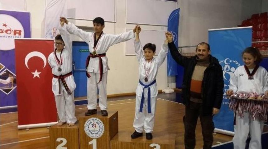 D&uuml;zce Taekwondo İl Se&ccedil;mesi Yapıldı