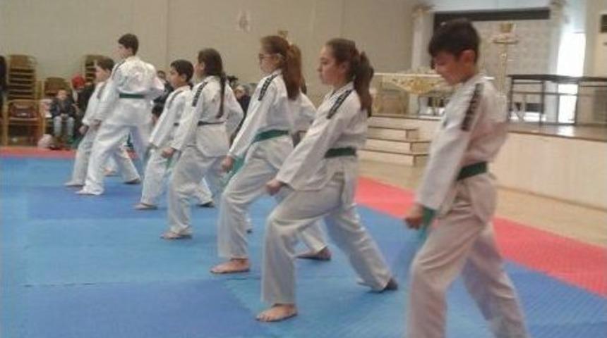 Soma&rsquo;da Taekwondocuların Kuşak Terfi Heyecanı