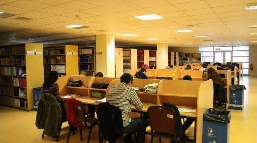 Om&uuml; K&uuml;t&uuml;phanesine Yoğun İlgi