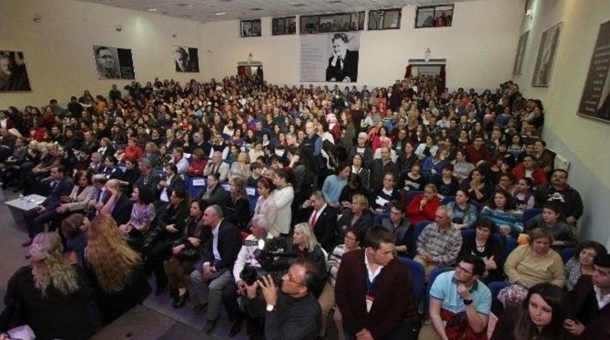 İzmir&rsquo;de Barış Man&ccedil;o Şarkılarla Anıldı