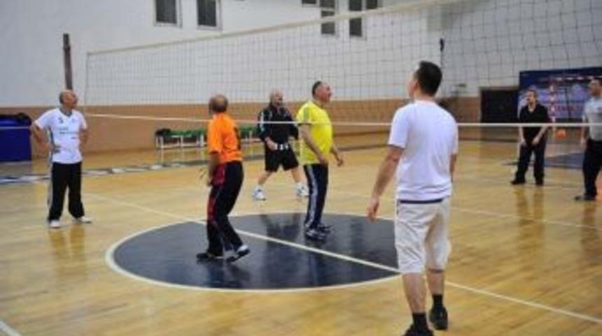 Orhangazi Protokol&uuml;nden Voleybol Ma&ccedil;ı